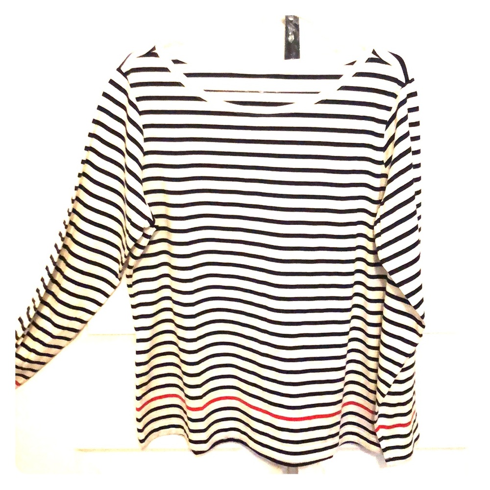 New without tag. The Outfitters shirt large.